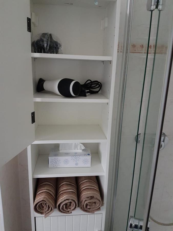 Große Zwei Zimmer Mit Balkon Apartment